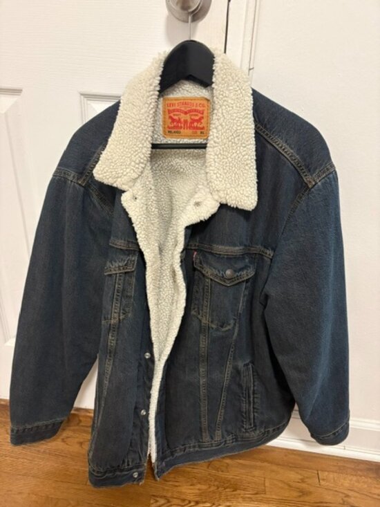 Levi's Other - Relaxed Fit Sherpa Trucker Jacket XL.